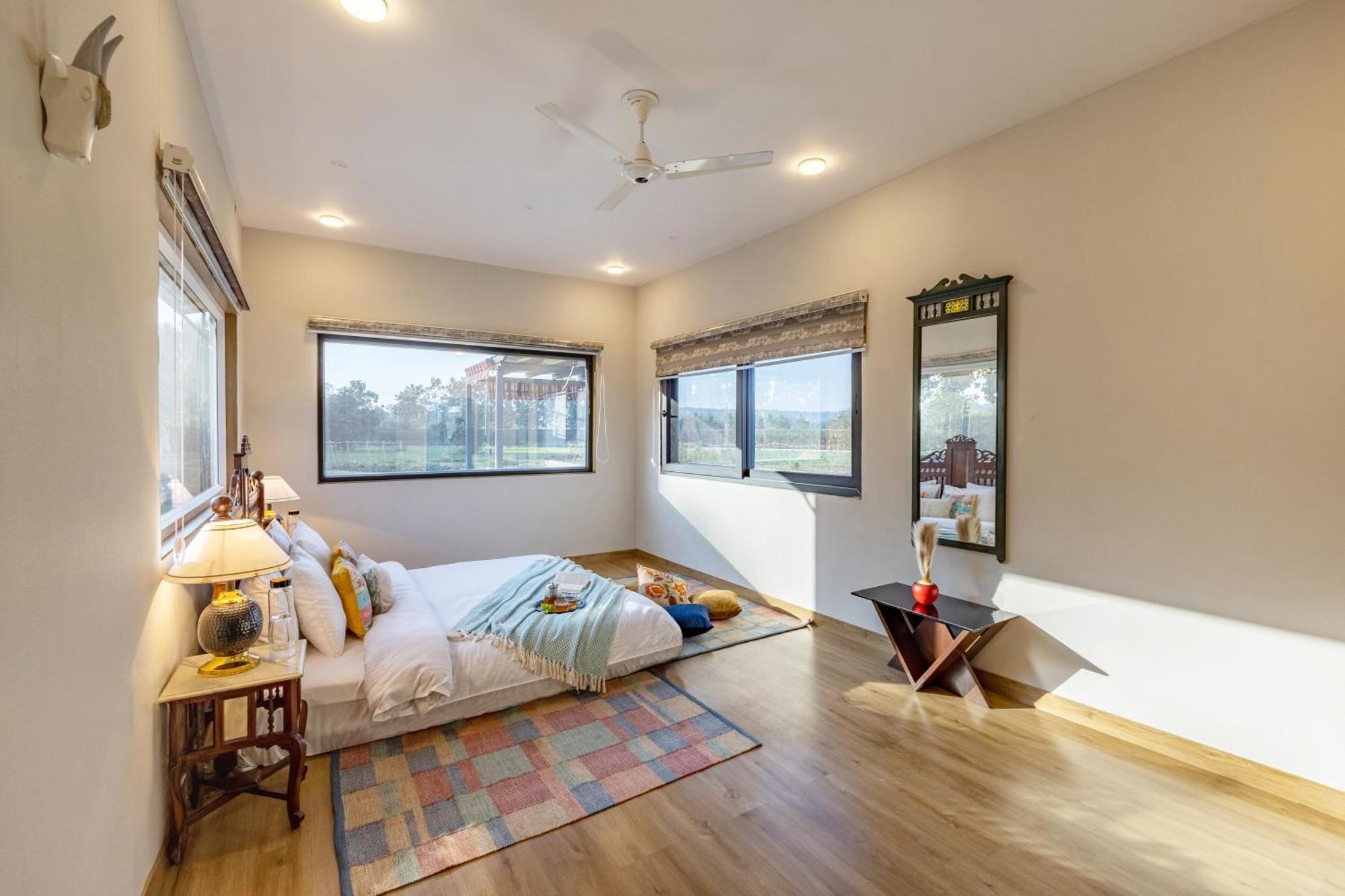 Vila Elivaas Hidden Oasis 4Bhk With Pool, Mud House & Container House Dhauj Exteriér fotografie