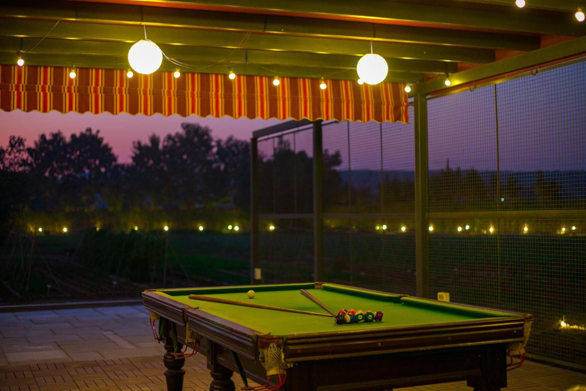 Vila Elivaas Hidden Oasis 4Bhk With Pool, Mud House & Container House Dhauj Exteriér fotografie