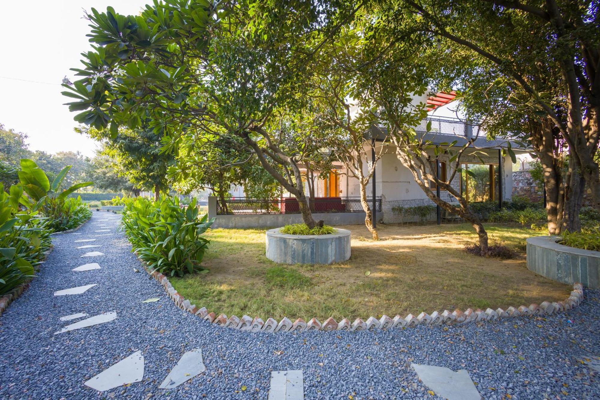 Vila Elivaas Hidden Oasis 4Bhk With Pool, Mud House & Container House Dhauj Exteriér fotografie