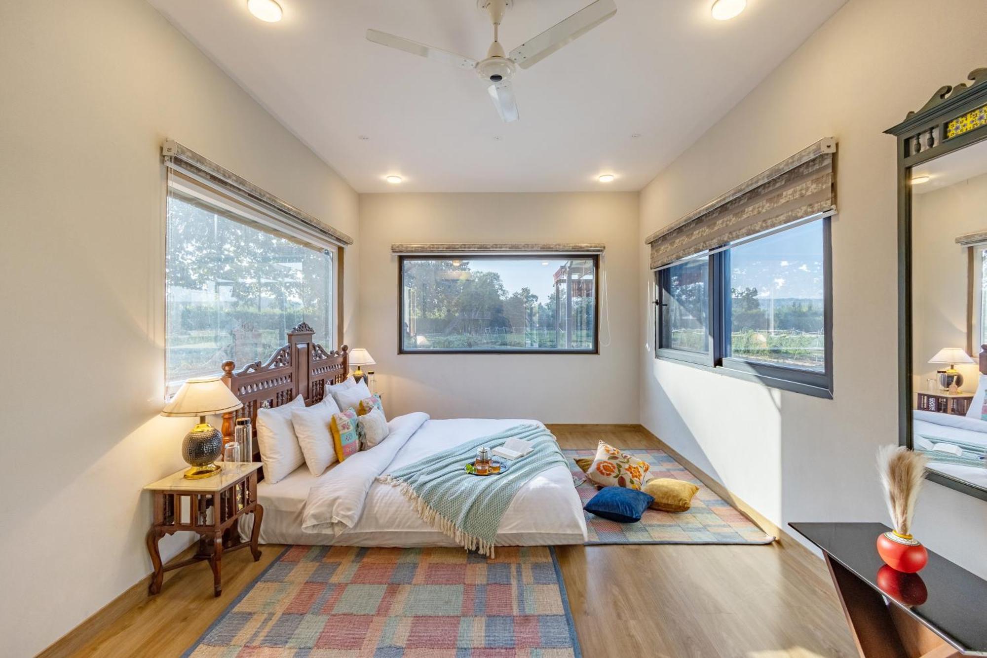 Vila Elivaas Hidden Oasis 4Bhk With Pool, Mud House & Container House Dhauj Exteriér fotografie