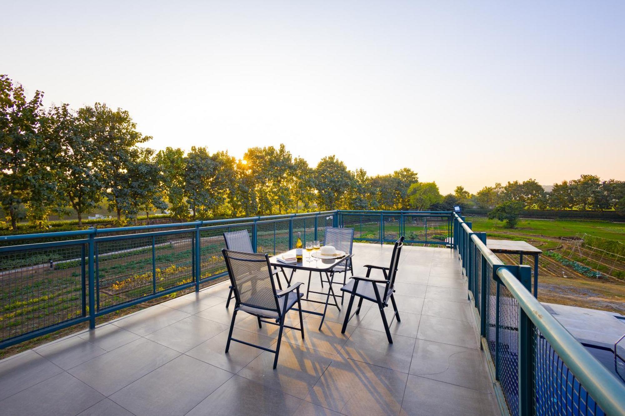 Vila Elivaas Hidden Oasis 4Bhk With Pool, Mud House & Container House Dhauj Exteriér fotografie