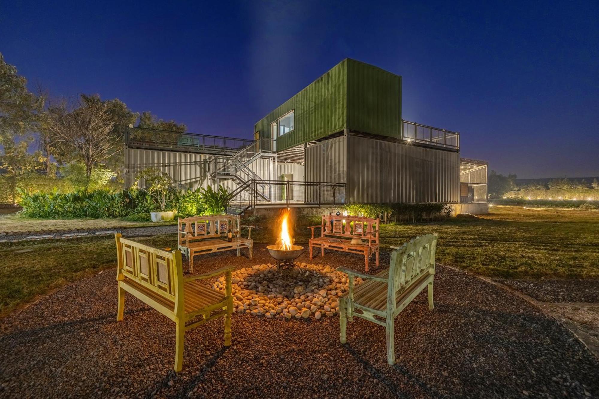 Vila Elivaas Hidden Oasis 4Bhk With Pool, Mud House & Container House Dhauj Exteriér fotografie
