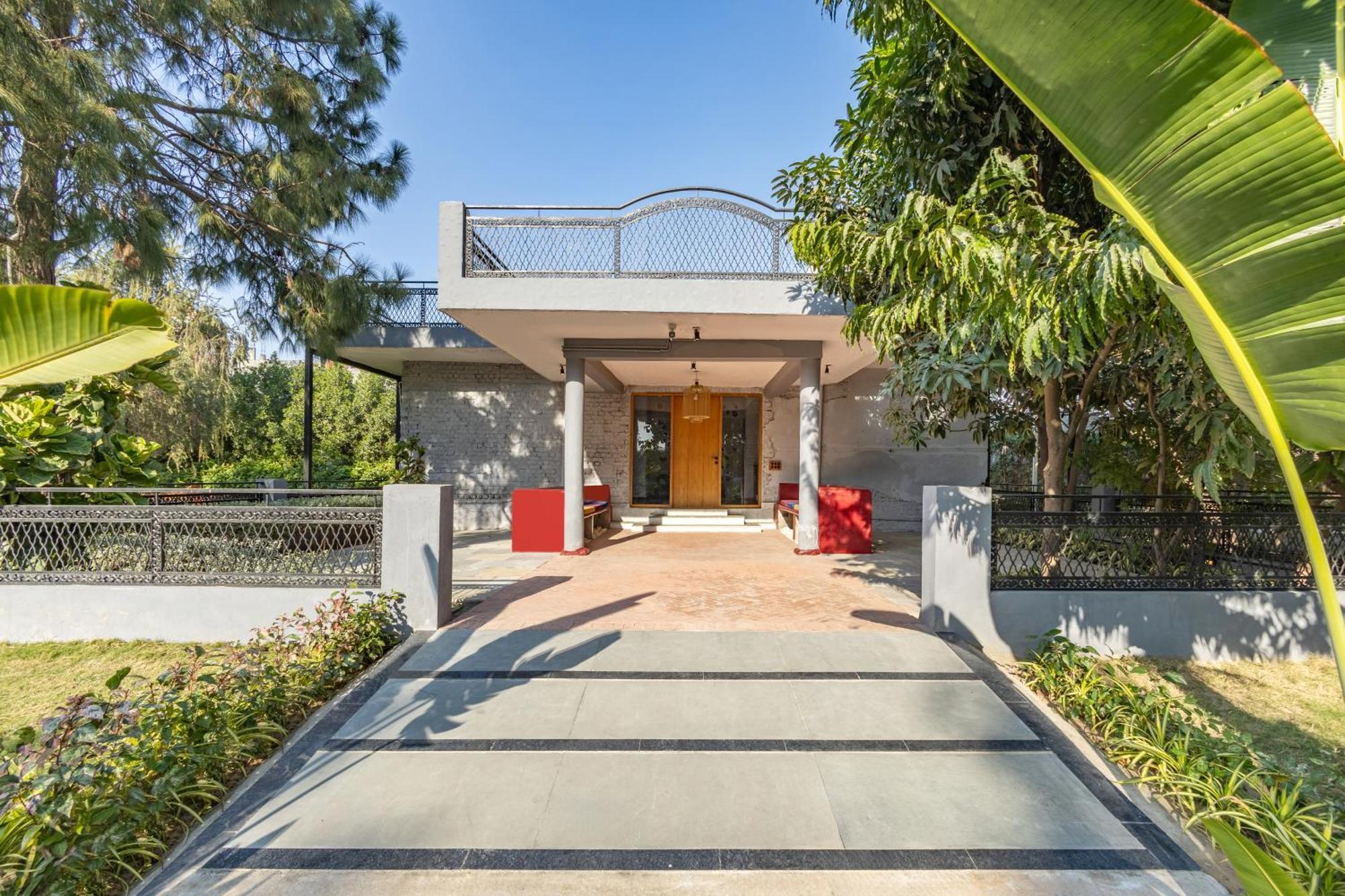 Vila Elivaas Hidden Oasis 4Bhk With Pool, Mud House & Container House Dhauj Exteriér fotografie